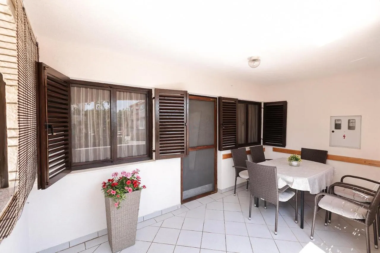Apartment Danica Vir 0*,