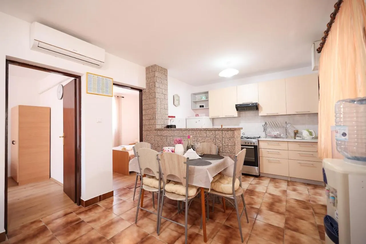 Apartment Danica Vir