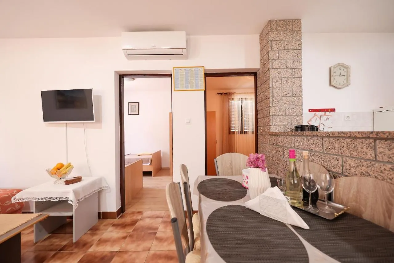 Apartment Danica Vir