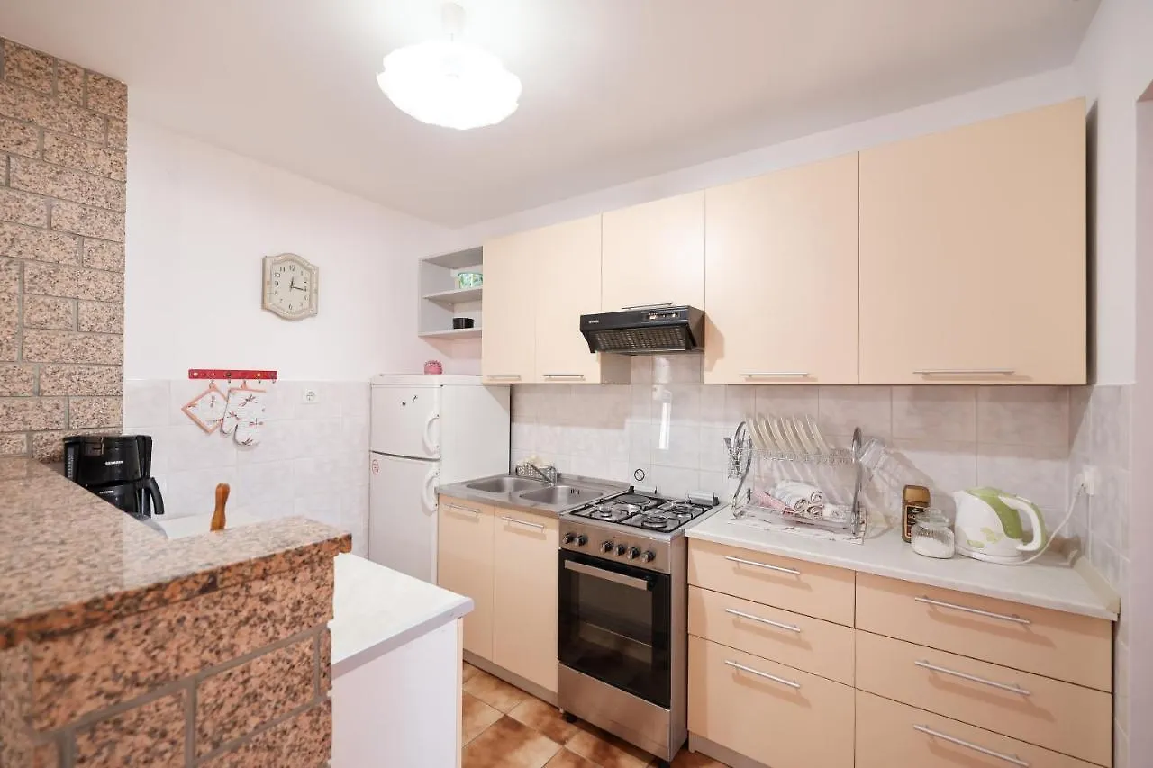 Apartment Danica Vir