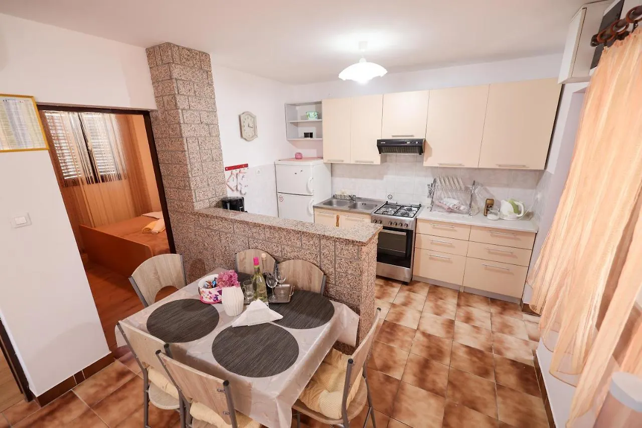 Apartment Danica Vir