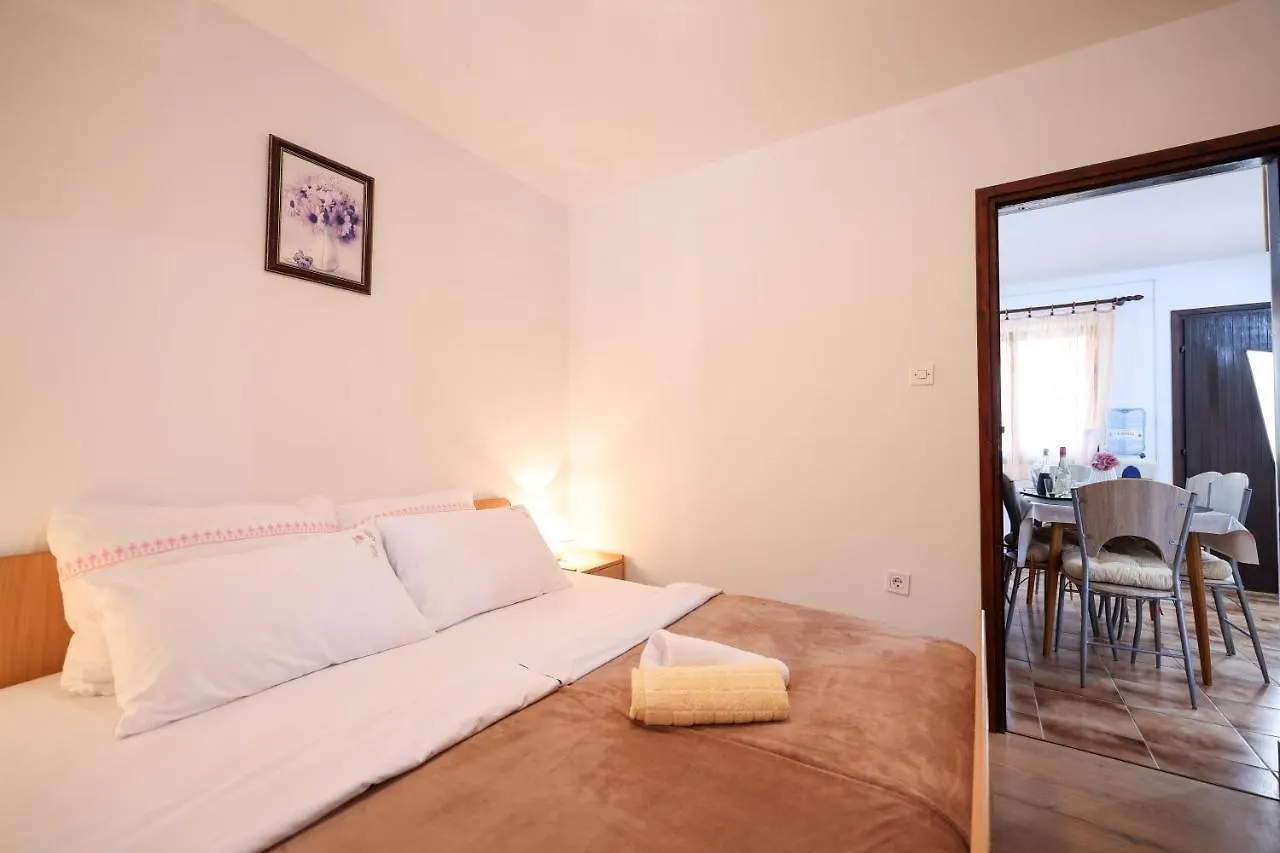 Apartment Danica Vir
