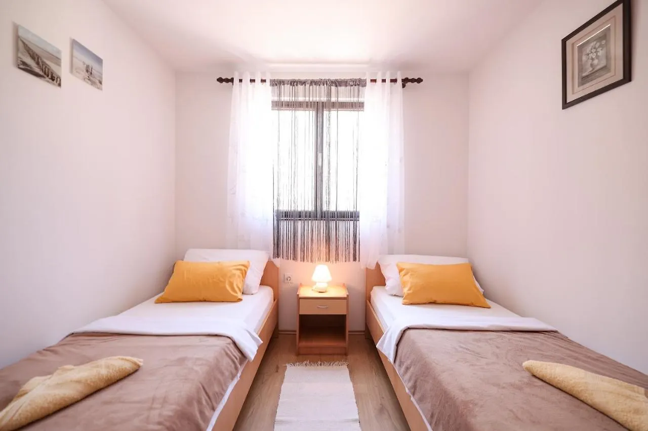 Apartment Danica Vir