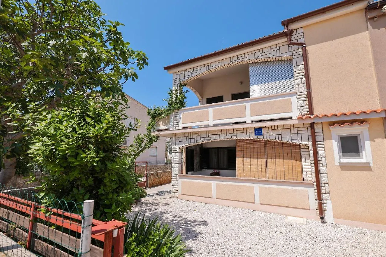 Apartment Danica Vir
