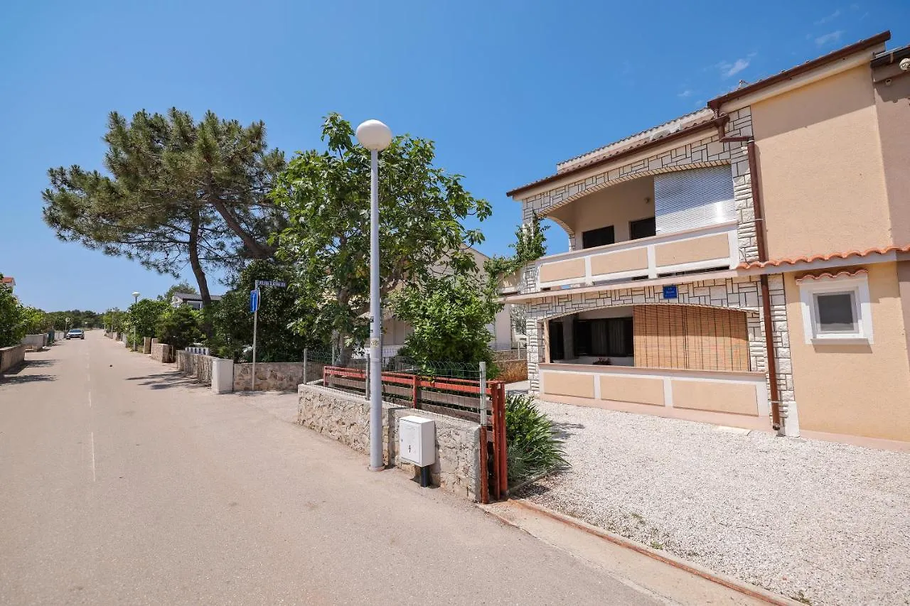 Apartment Danica Vir